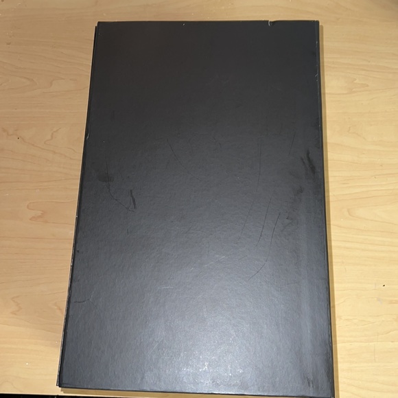 Authentic Gucci show box black and white - Picture 4 of 4